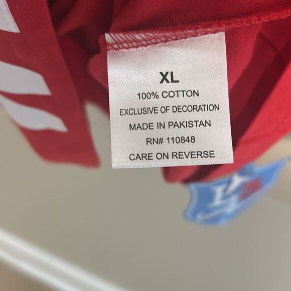 Wisconsin Badgers Red Crop Top Shirt. Size XL NWT
Light embroidery - Picture 3 of 4